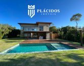 Casa de luxo à venda em Ilha dos Pássaros na Praia do Forte - BA